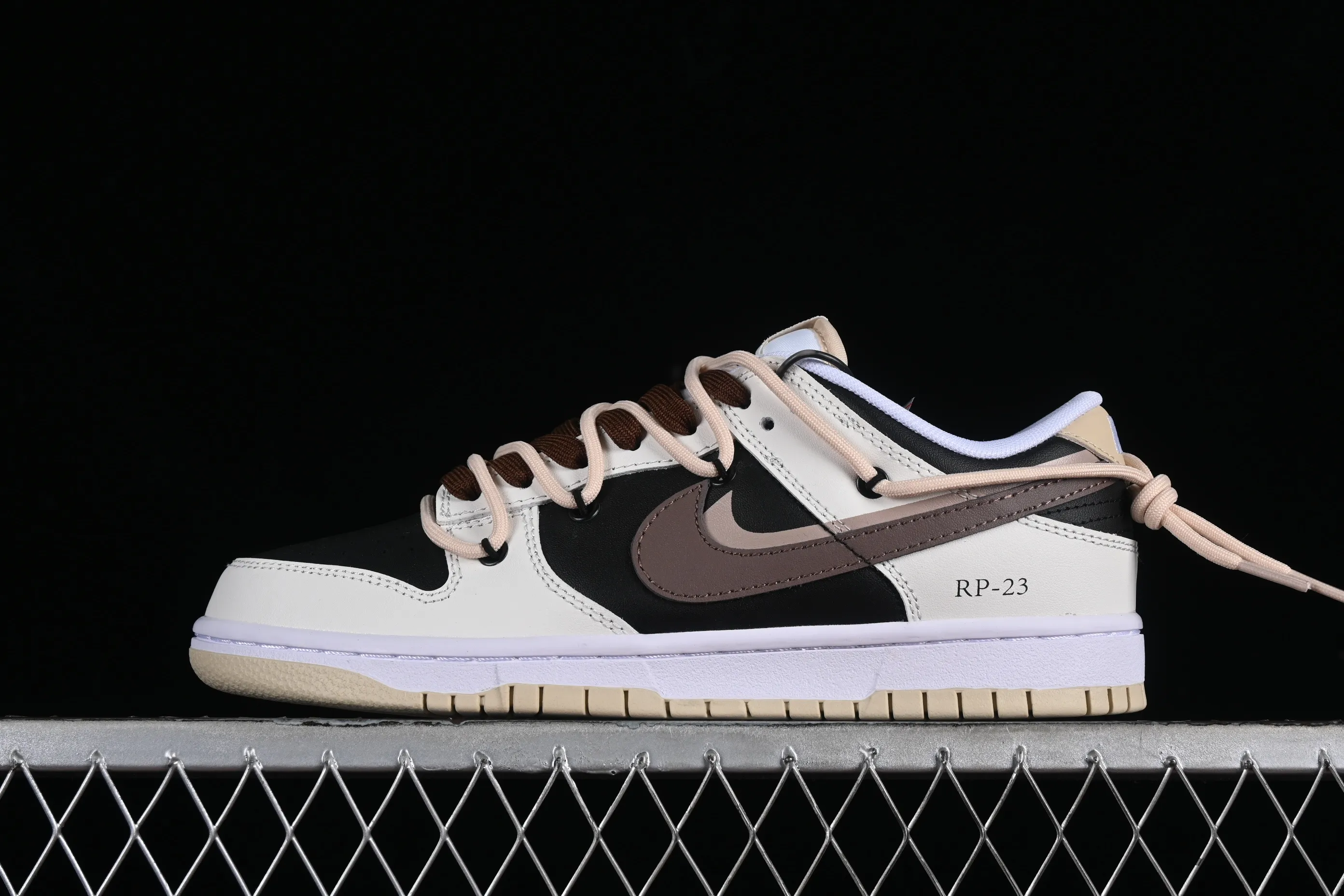 All categories Nk SB Dunk series Nk SB Dunk Low low-top sneakers Nk Dunk Low chestnut letters high street black and brown deconstruction SB strap low-top casual sneakers DV0831-003